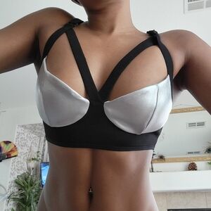 Secndnture Silver & Black Strappy Cutout Underwire Sports Bra